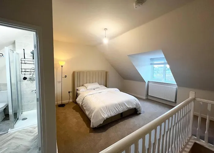 3-Bed House Sleeps 5 Free Parking