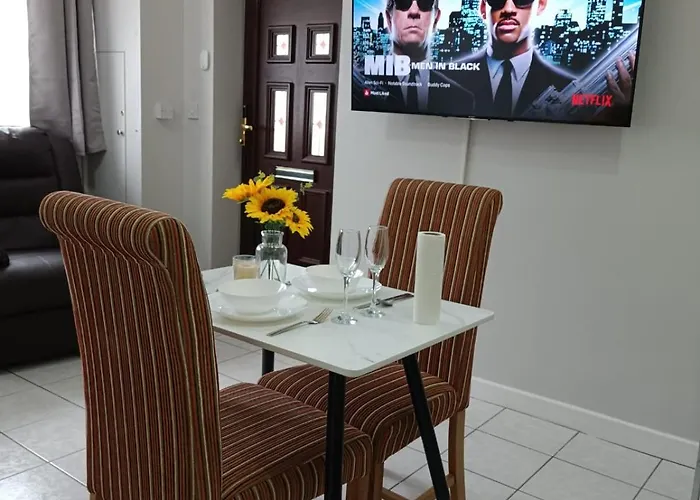 Lister Park Bradford Stylish 1Bed Coach House - Quiet & Tranquil Cottage & Parking