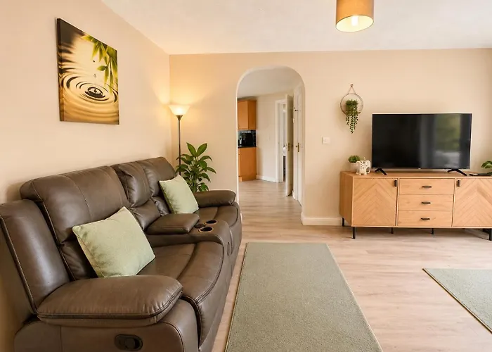 Spacious 2 Bedroom House In Bingley With Parking, Washer-Dryer, Big Fridge, Sleeps 5, Easy Access To Saltaire, Bradford, Haworth, Ilkley, Leeds