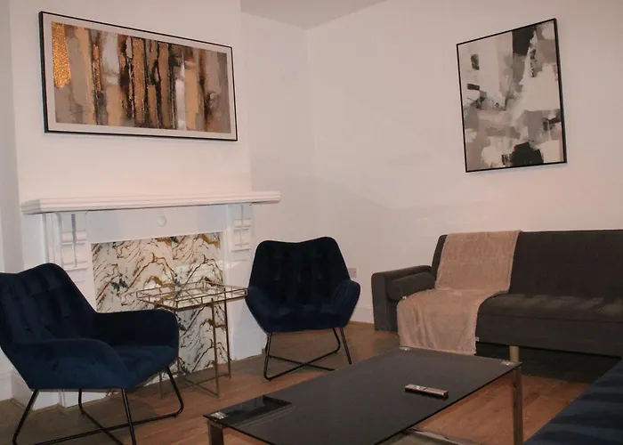 Contractors Home For 12 With 4Br, Fast Wifi & Free Parking Near M606, M62, Leeds & Halifax